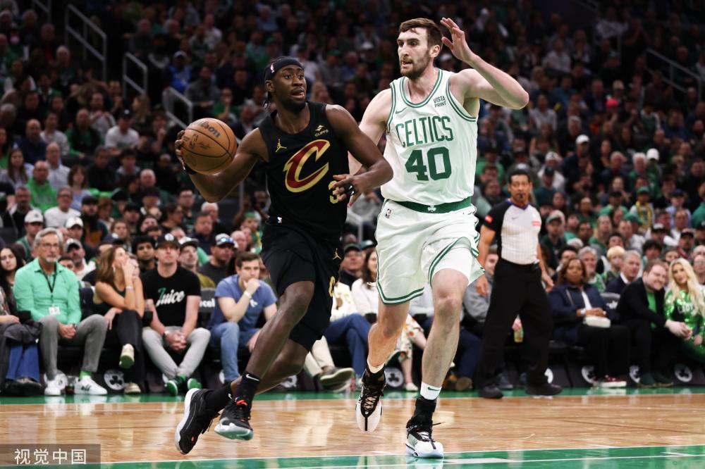 她的父母常 她的父母常