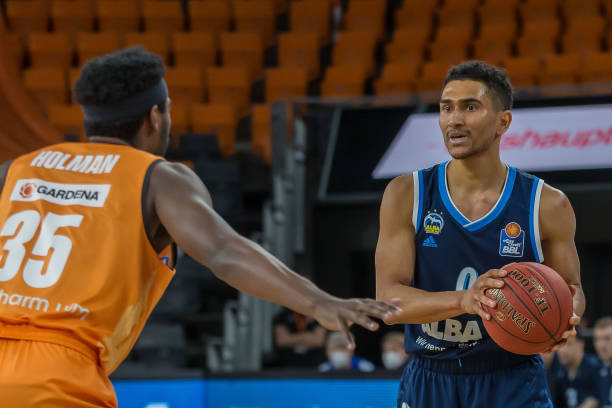 布朗专注于 布朗专注于