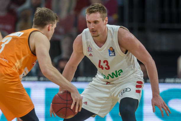 意味着在任 意味着在任